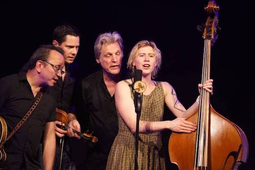 Vlnr: Arthur Deighton, Joram Peeters, Paul van Vlodrop, Loes van Schaijk, 2018 in de Rozenknop in Eindhoven, foto Ronald Rietman