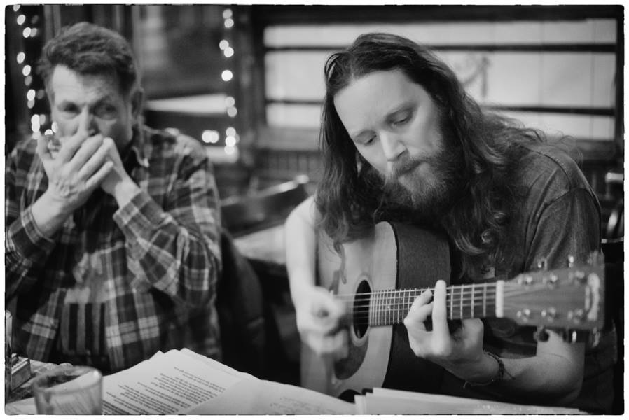 Martijn Kuijten (r) bij de Rootsclub Mannen met Baarden in 2018, foto Ronald Rietman